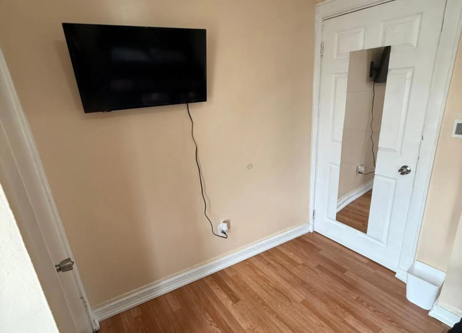 Homestay Ewr Private Bedroom In Shared Elegant Condo - Room 2A Elizabeth